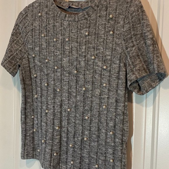 ZARA Grey Velvet Pearl Embellished Cropped Sweater - Picture 2 of 2